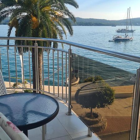 Chic Apartment In The City Center By The Sea 티바트 외부 사진