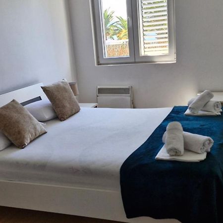 Chic Apartment In The City Center By The Sea 티바트 외부 사진