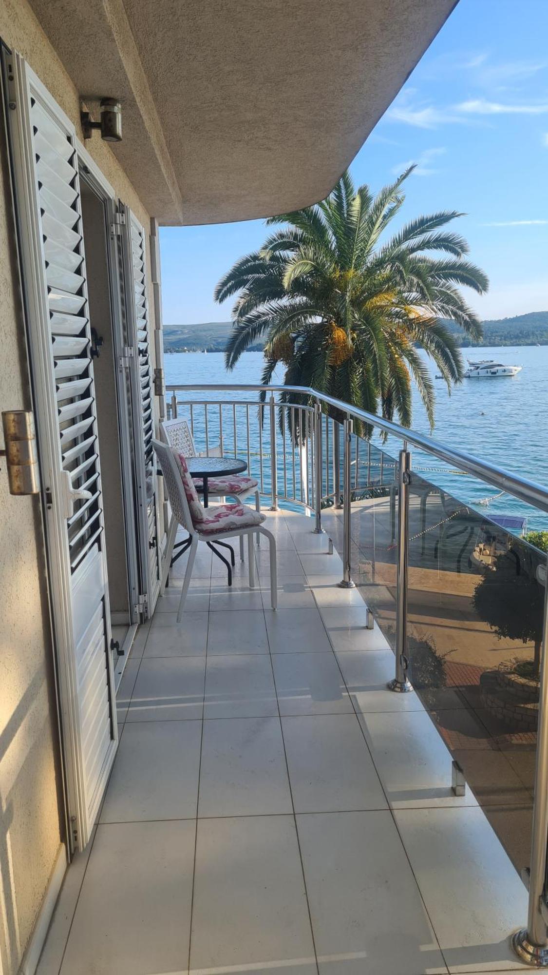 Chic Apartment In The City Center By The Sea 티바트 외부 사진